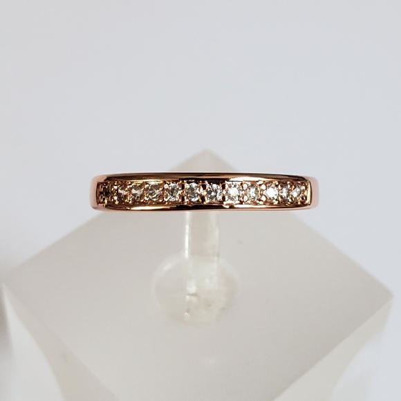 HOST PICK!!! ⭐ 18k Channel Set Band - Picture 3 of 8